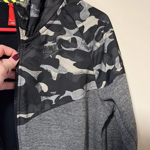 Nike zip up jacket - Picture 3 of 4